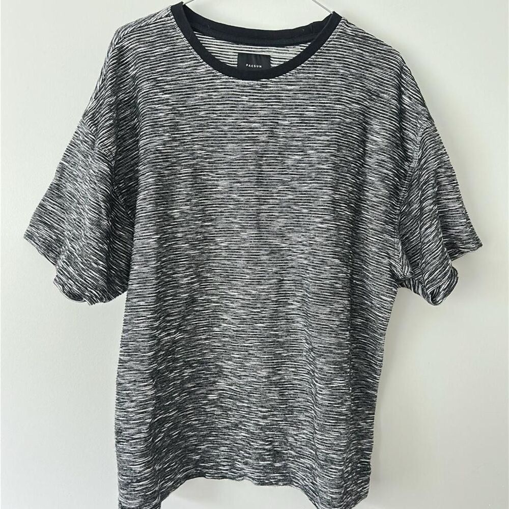 Pacsun Men's Grey and Black T-shirt